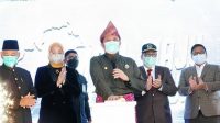 Gubernur-Sumsel-Herman-Deru-meresmikan-70-infrastruktur-di-OKU-Timur-Senin-18-Januari-2021-salah-satunya-Jembatan-Pandan-Agung.-1.jpg